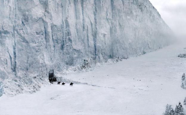 El invierno ha helado el muro.