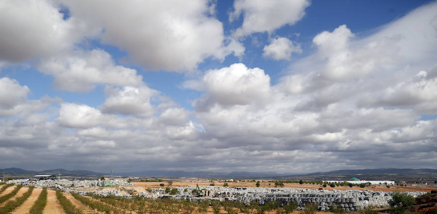 Fotos: Fotos de la planta que almacena 43.000 toneladas de residuos en Utiel