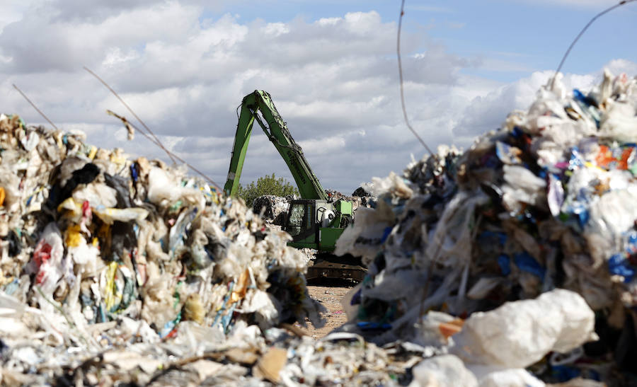 Fotos: Fotos de la planta que almacena 43.000 toneladas de residuos en Utiel