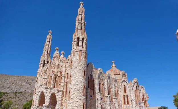 Qué hacer en Valencia | Una ruta por la pequeña Sagrada Familia y otros edificios modernistas de la Comunitat