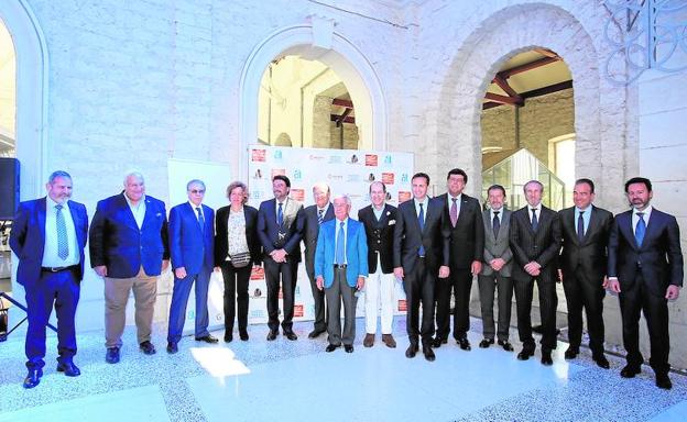 Foto de familia de los asistentes a la Asamblea General de la Academia de Gastronomía del Mediterráneo.