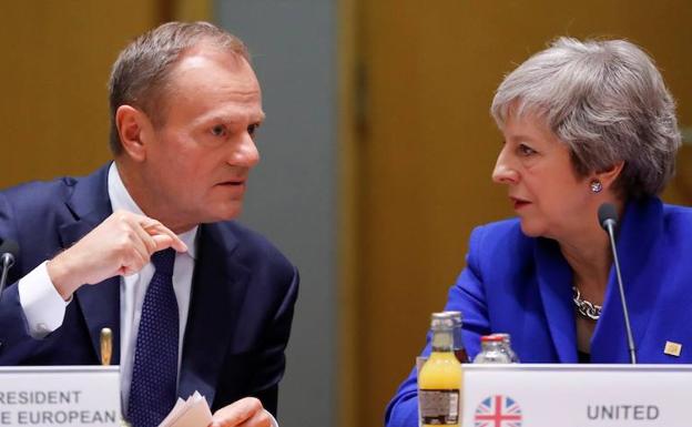 Tusk (i) y May. 