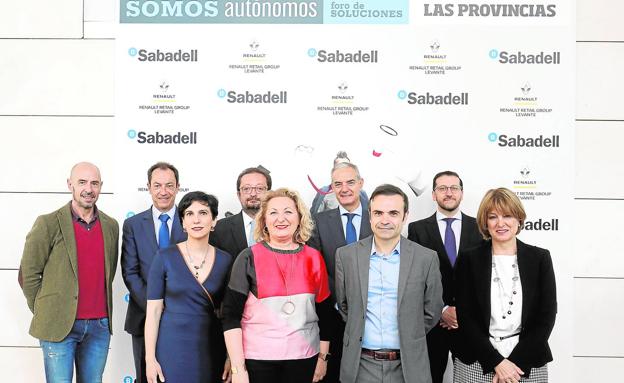 De izquierda a derecha, detrás, Carlos Rial, Alfredo Boquera; José María Pujol, Jesús Sánchez y Manuel Alegre; delante, Olga Robles, María Antonia Pérez, Rafael Pardo y Pilar Bonet.