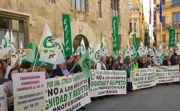 Médicos y enfermeros reclaman refuerzos para mejorar la atención sanitaria