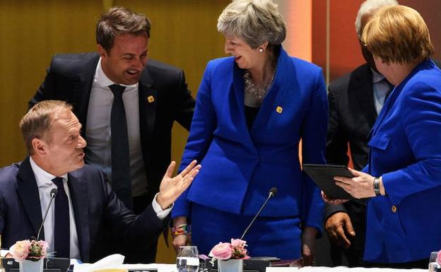 Donald Tusk, Xavier Bettel, Theresa May, Antonio Costa y Angela Merkel.