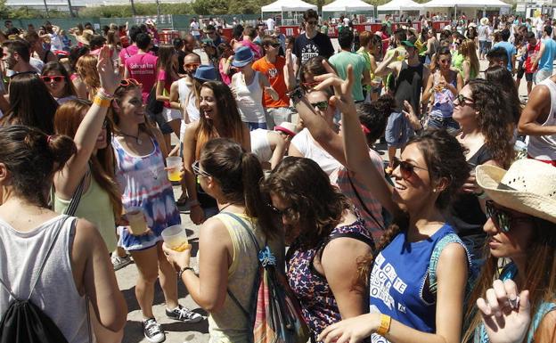 Una de las ediciones del festival de paellas universitarias celebrado en La Punta. 