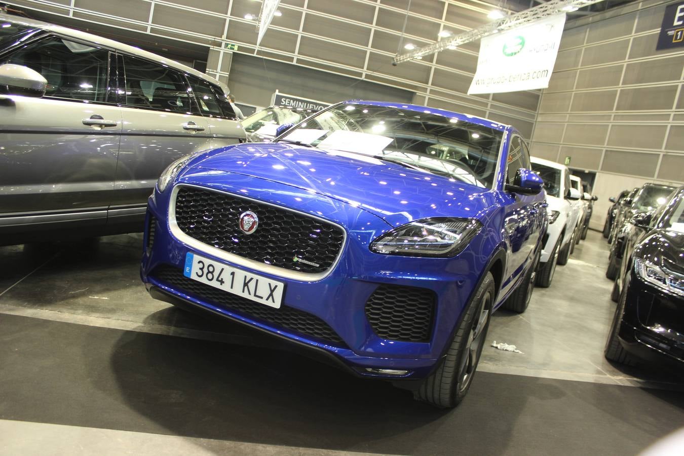 Feria Valencia celebra la 11ª. edición de la 'Feria del Vehículo Selección Ocasión', una cita que reúne hasta el próximo domingo, en el Nivel 3 del recinto ferial a 45 expositores y 26 marcas oficiales. Ofertan unos 1.500 vehículos con grandes descuentos; algunos coches de ocasión rebajados en más de 6.000 euros. 