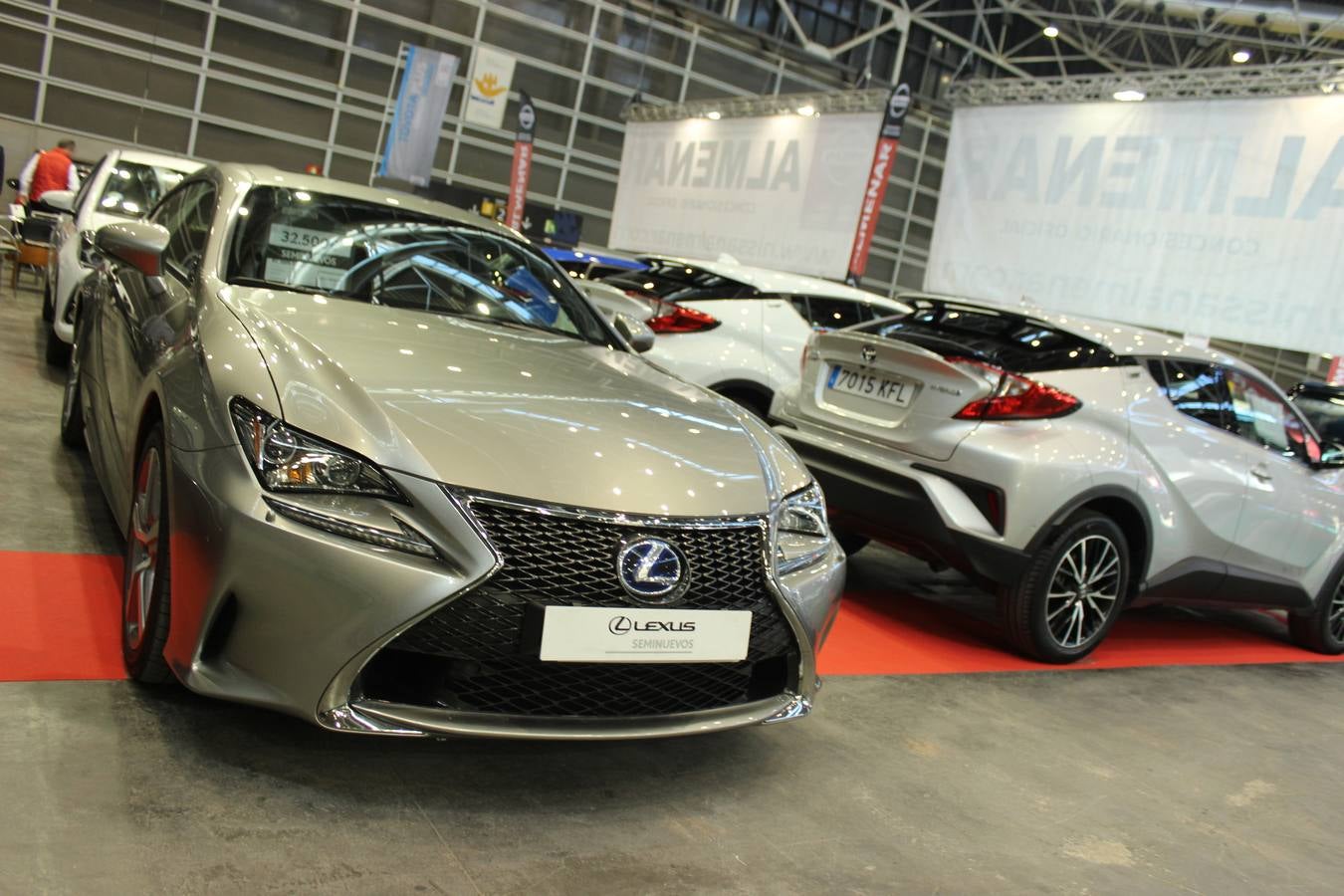 Feria Valencia celebra la 11ª. edición de la 'Feria del Vehículo Selección Ocasión', una cita que reúne hasta el próximo domingo, en el Nivel 3 del recinto ferial a 45 expositores y 26 marcas oficiales. Ofertan unos 1.500 vehículos con grandes descuentos; algunos coches de ocasión rebajados en más de 6.000 euros. 