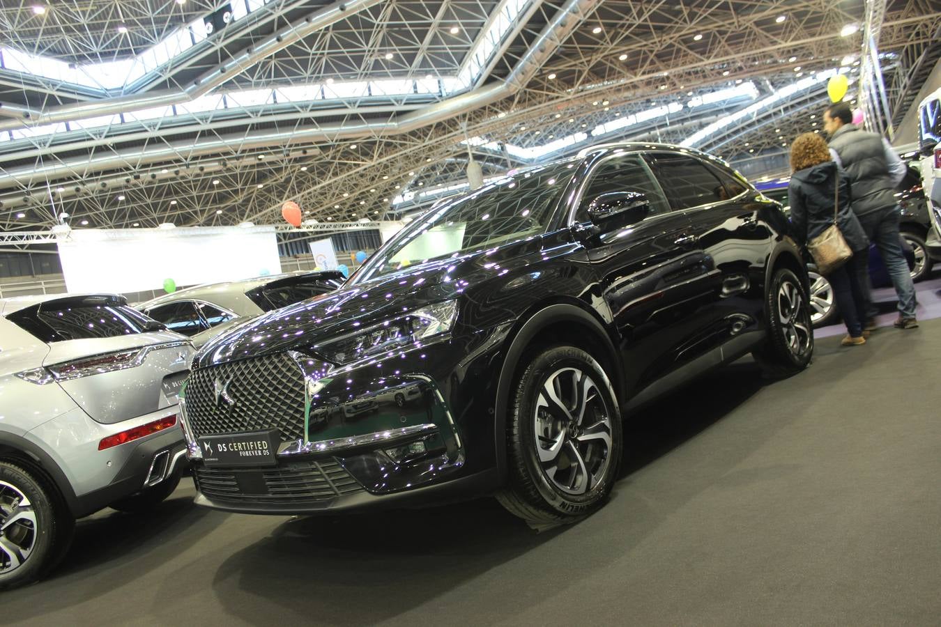 Feria Valencia celebra la 11ª. edición de la 'Feria del Vehículo Selección Ocasión', una cita que reúne hasta el próximo domingo, en el Nivel 3 del recinto ferial a 45 expositores y 26 marcas oficiales. Ofertan unos 1.500 vehículos con grandes descuentos; algunos coches de ocasión rebajados en más de 6.000 euros. 