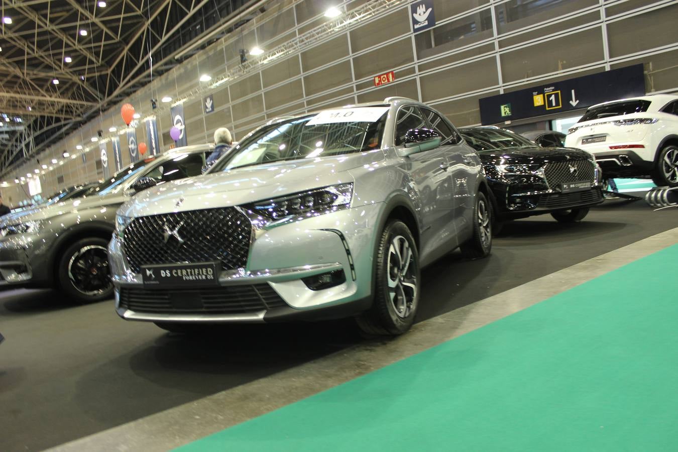 Feria Valencia celebra la 11ª. edición de la 'Feria del Vehículo Selección Ocasión', una cita que reúne hasta el próximo domingo, en el Nivel 3 del recinto ferial a 45 expositores y 26 marcas oficiales. Ofertan unos 1.500 vehículos con grandes descuentos; algunos coches de ocasión rebajados en más de 6.000 euros. 