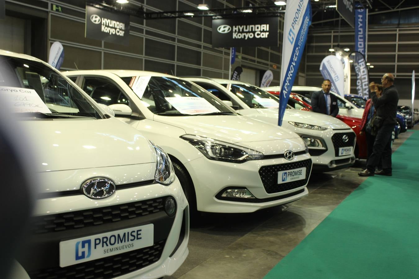 Feria Valencia celebra la 11ª. edición de la 'Feria del Vehículo Selección Ocasión', una cita que reúne hasta el próximo domingo, en el Nivel 3 del recinto ferial a 45 expositores y 26 marcas oficiales. Ofertan unos 1.500 vehículos con grandes descuentos; algunos coches de ocasión rebajados en más de 6.000 euros. 