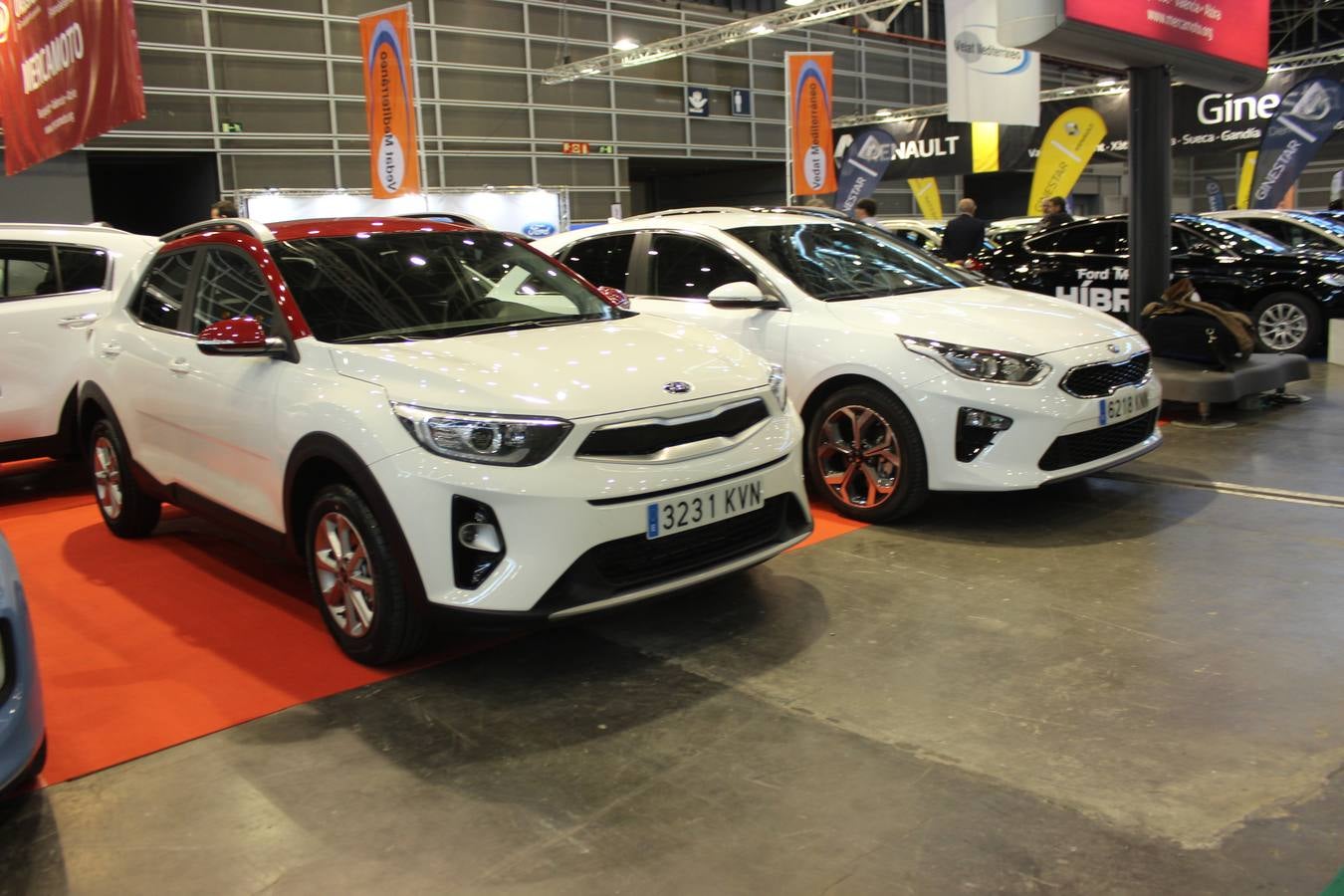 Feria Valencia celebra la 11ª. edición de la 'Feria del Vehículo Selección Ocasión', una cita que reúne hasta el próximo domingo, en el Nivel 3 del recinto ferial a 45 expositores y 26 marcas oficiales. Ofertan unos 1.500 vehículos con grandes descuentos; algunos coches de ocasión rebajados en más de 6.000 euros. 