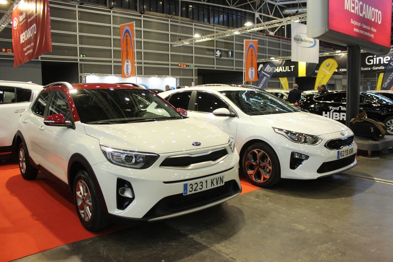 Feria Valencia celebra la 11ª. edición de la 'Feria del Vehículo Selección Ocasión', una cita que reúne hasta el próximo domingo, en el Nivel 3 del recinto ferial a 45 expositores y 26 marcas oficiales. Ofertan unos 1.500 vehículos con grandes descuentos; algunos coches de ocasión rebajados en más de 6.000 euros. 