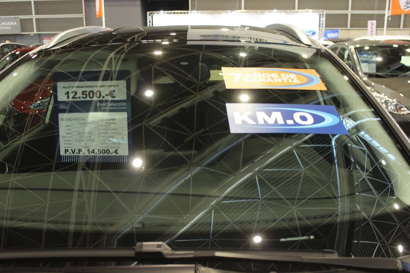 Feria Valencia celebra la 11ª. edición de la 'Feria del Vehículo Selección Ocasión', una cita que reúne hasta el próximo domingo, en el Nivel 3 del recinto ferial a 45 expositores y 26 marcas oficiales. Ofertan unos 1.500 vehículos con grandes descuentos; algunos coches de ocasión rebajados en más de 6.000 euros. 