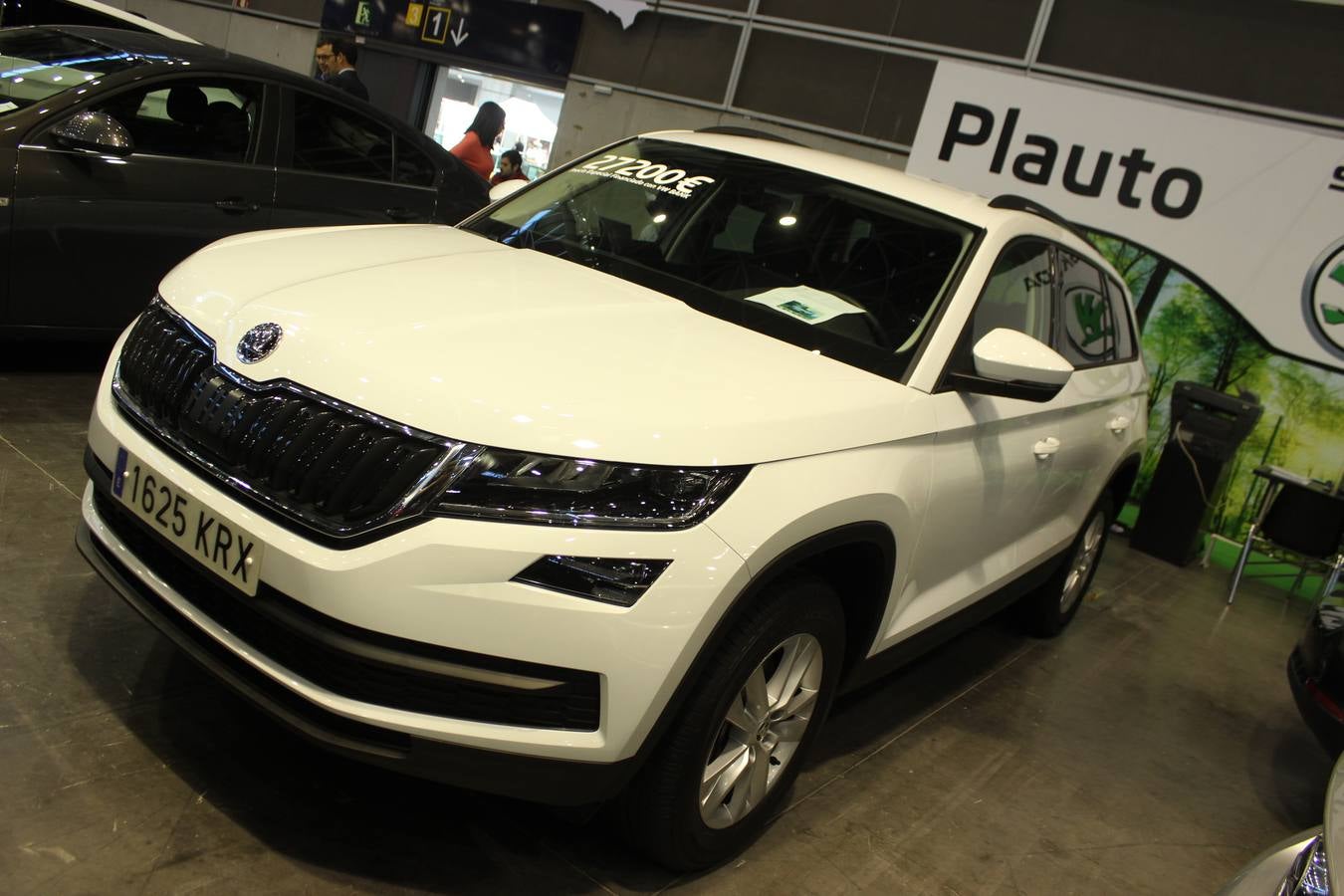 Feria Valencia celebra la 11ª. edición de la 'Feria del Vehículo Selección Ocasión', una cita que reúne hasta el próximo domingo, en el Nivel 3 del recinto ferial a 45 expositores y 26 marcas oficiales. Ofertan unos 1.500 vehículos con grandes descuentos; algunos coches de ocasión rebajados en más de 6.000 euros. 