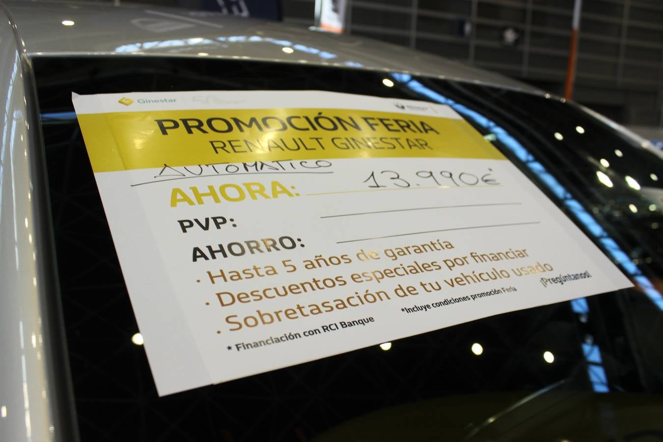 Feria Valencia celebra la 11ª. edición de la 'Feria del Vehículo Selección Ocasión', una cita que reúne hasta el próximo domingo, en el Nivel 3 del recinto ferial a 45 expositores y 26 marcas oficiales. Ofertan unos 1.500 vehículos con grandes descuentos; algunos coches de ocasión rebajados en más de 6.000 euros. 