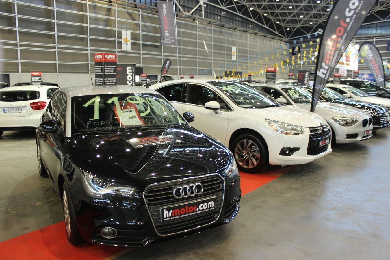 Feria Valencia celebra la 11ª. edición de la 'Feria del Vehículo Selección Ocasión', una cita que reúne hasta el próximo domingo, en el Nivel 3 del recinto ferial a 45 expositores y 26 marcas oficiales. Ofertan unos 1.500 vehículos con grandes descuentos; algunos coches de ocasión rebajados en más de 6.000 euros. 