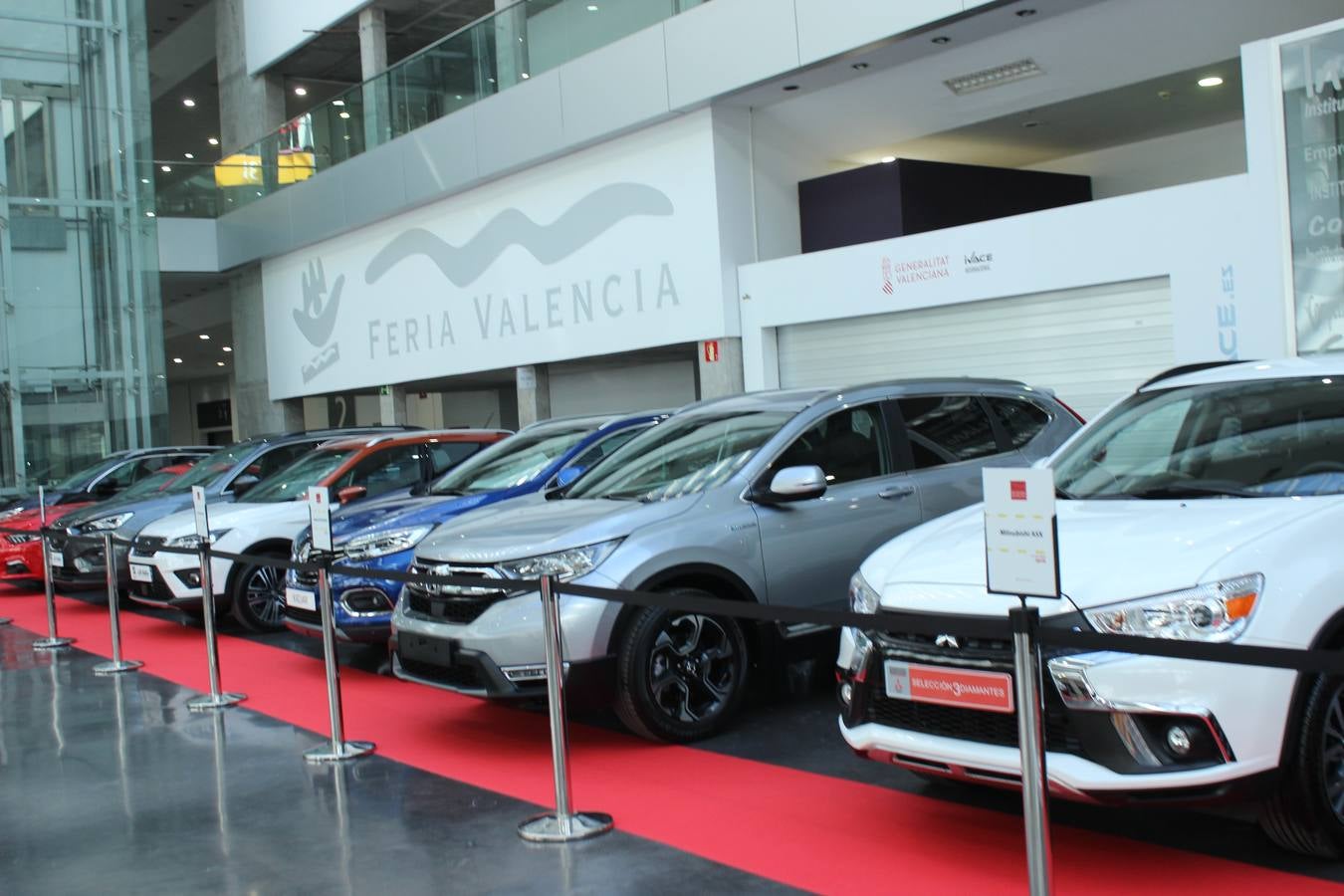 Feria Valencia celebra la 11ª. edición de la 'Feria del Vehículo Selección Ocasión', una cita que reúne hasta el próximo domingo, en el Nivel 3 del recinto ferial a 45 expositores y 26 marcas oficiales. Ofertan unos 1.500 vehículos con grandes descuentos; algunos coches de ocasión rebajados en más de 6.000 euros. 