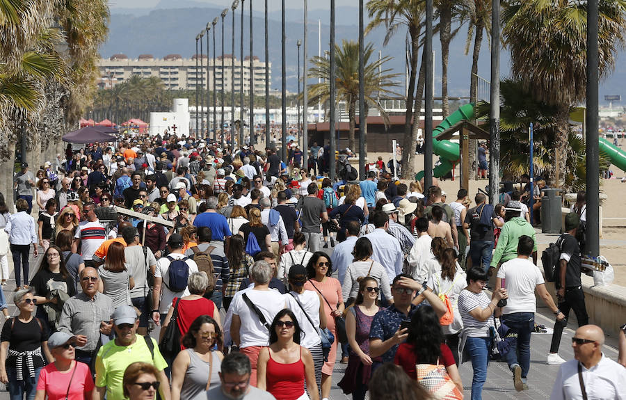 Fotos: Fotos de la playa de la Malvarrosa este domingo