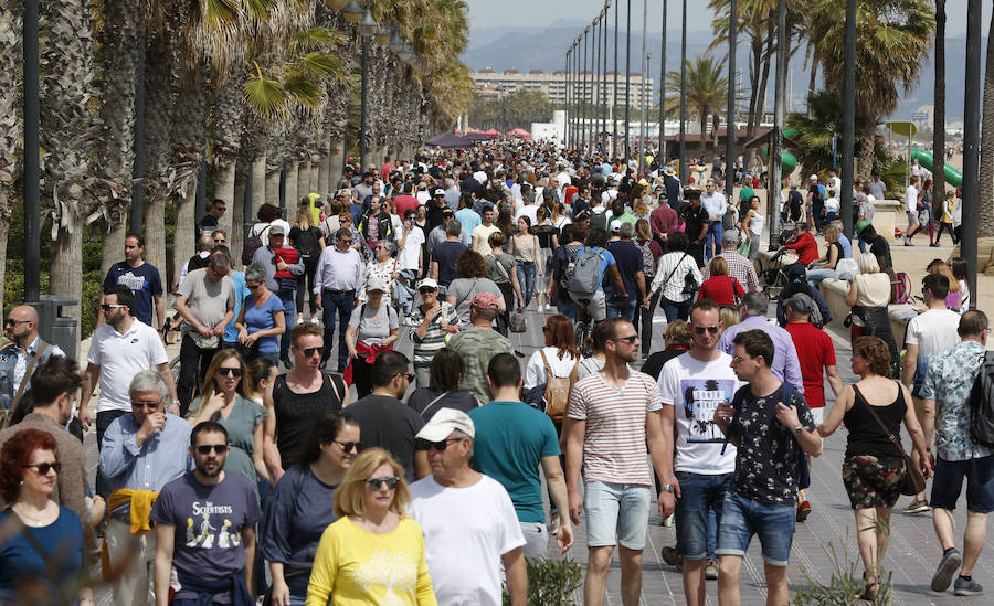 Fotos: Fotos de la playa de la Malvarrosa este domingo