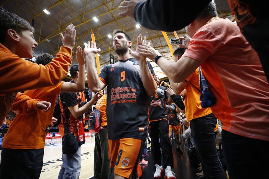 La afición taronja entregó toda su energía al equipo antes, durante y después del partido