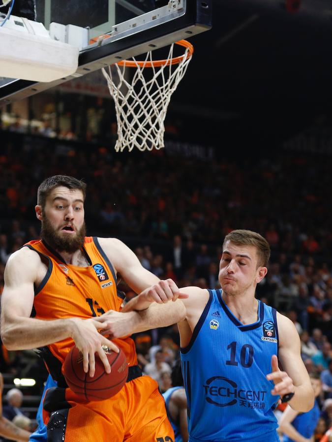 Las mejores fotos del partido que definirá al campeón de EuroCup en la Fonteta