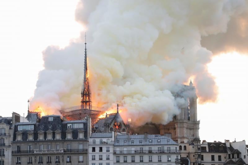 Imagen secundaria 1 - Incendio catedral Notre Dame | Cómo se ha producido el incendio de la catedral de Notre Dame en París