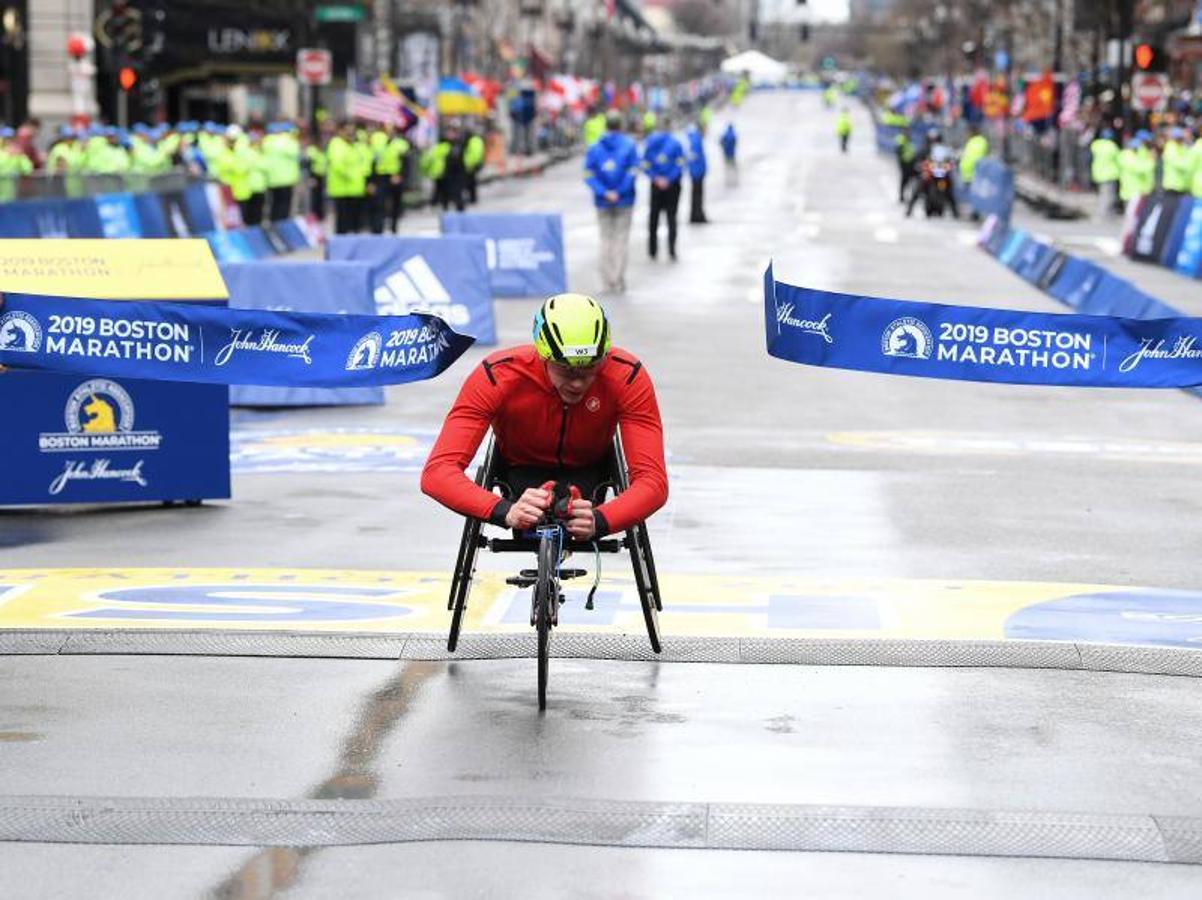 El Maratón de Boston 2019 ha estado marcado por la lluvia. Miles de atletas han recorrido las principales calles de la ciudad de Massachussets en uno de los maratones más prestigiosos del mundo, uno de los seis majors.