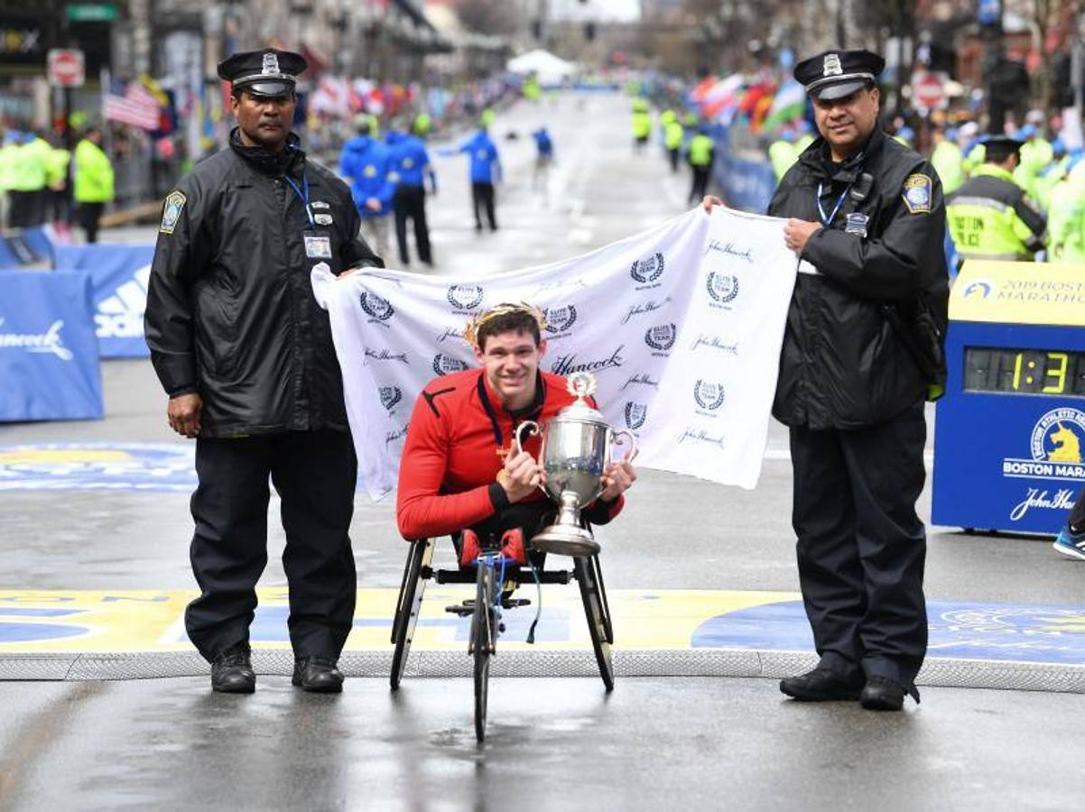 El Maratón de Boston 2019 ha estado marcado por la lluvia. Miles de atletas han recorrido las principales calles de la ciudad de Massachussets en uno de los maratones más prestigiosos del mundo, uno de los seis majors.