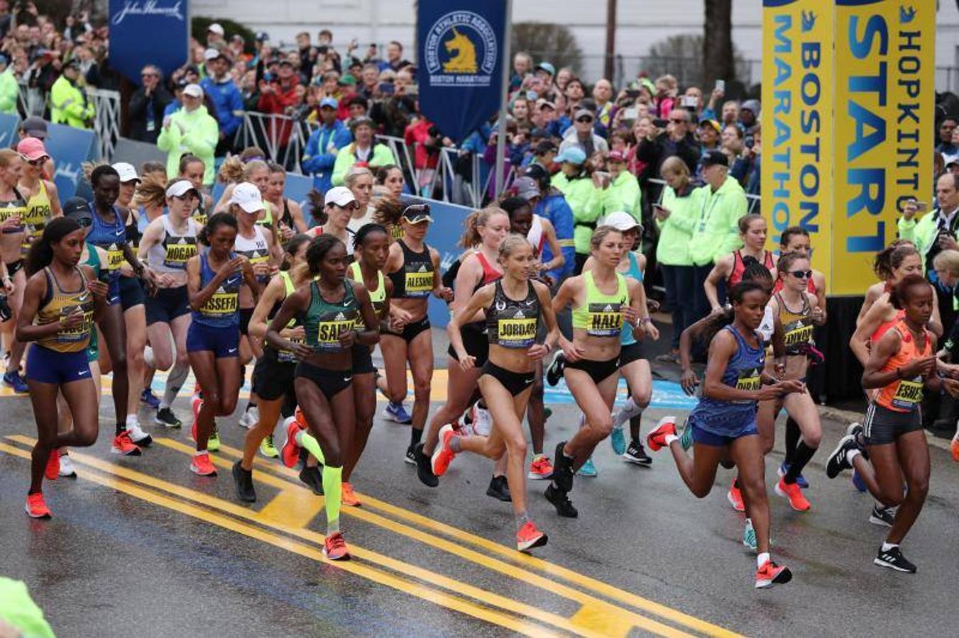 El Maratón de Boston 2019 ha estado marcado por la lluvia. Miles de atletas han recorrido las principales calles de la ciudad de Massachussets en uno de los maratones más prestigiosos del mundo, uno de los seis majors.