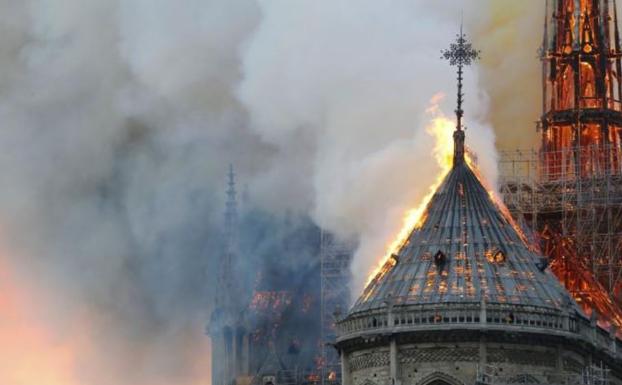 París | Vídeo: el fuego devora la catedral de Notre Dame de París