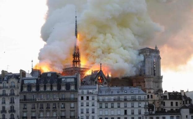 Arde la catedral de Notre Dame de París | «Desolación», «tristeza» y «horror», entre las reacciones de los políticos valencianos ante el incendio de Notre Dame