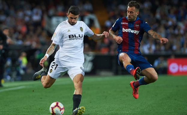 Piccini y Luna durante el partido. 