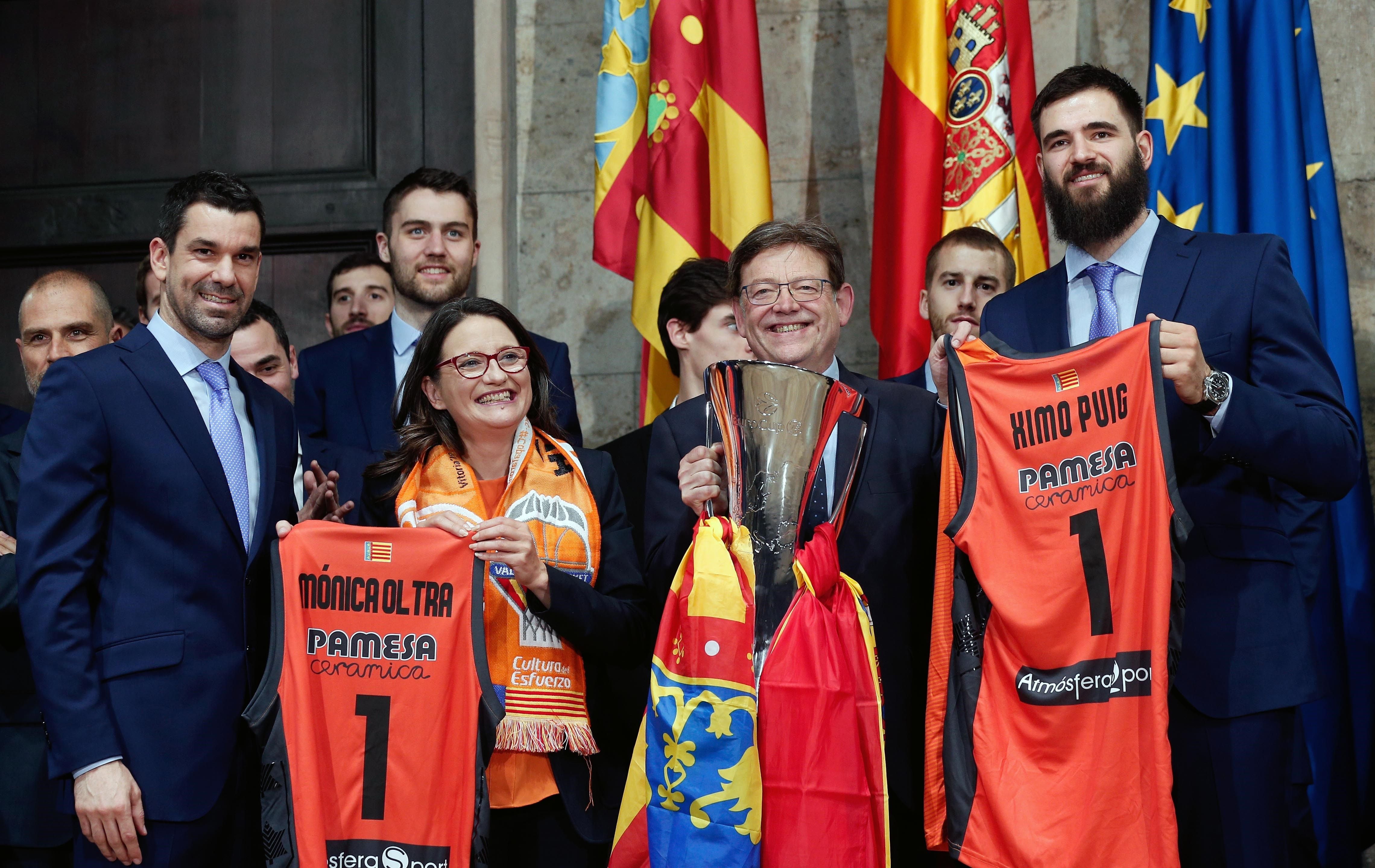 Fotos: El Valencia Basket celebra junto a la afición la victoria de la Eurocup