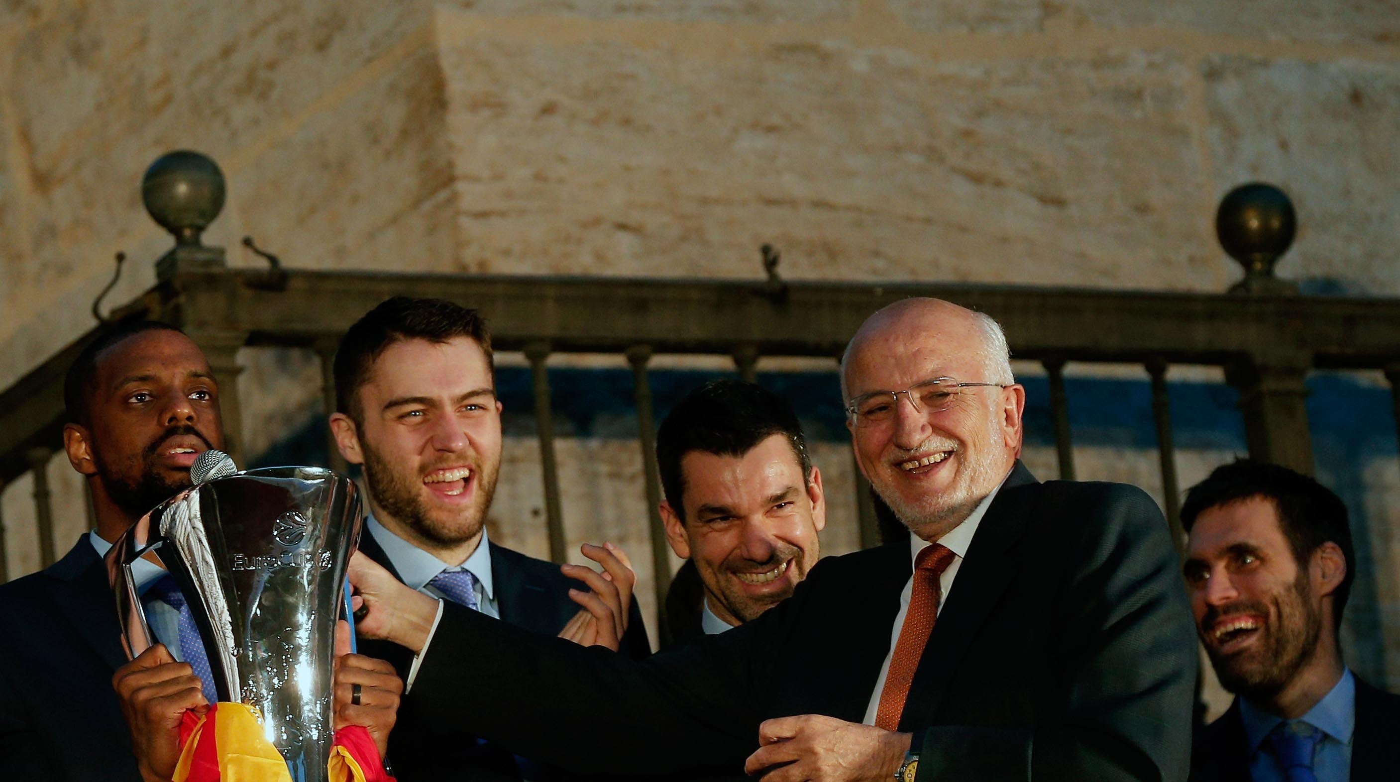 Fotos: El Valencia Basket celebra junto a la afición la victoria de la Eurocup