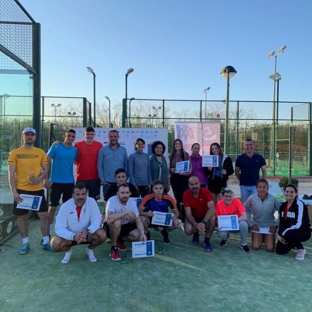 ESCOLAPIAS CELEBRA EL VIII TORNEO DE PADEL EN GANDIA