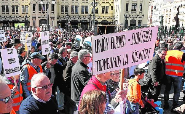 Alusión a Sudáfrica en una reciente protesta naranjera. 