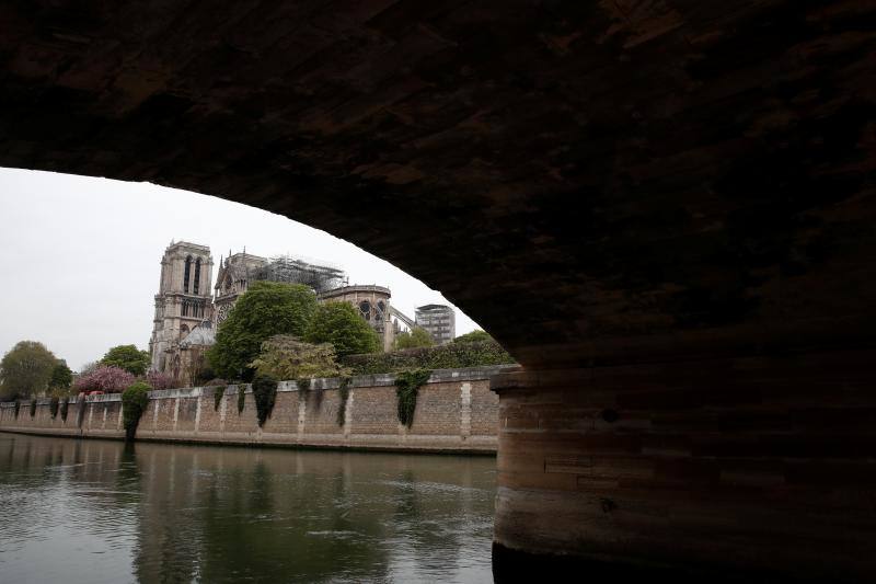 Dos tercios de la techumbre de la catedral de París se han quemado con el incendio del 15 de abril de 2019