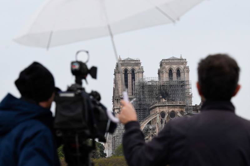 Dos tercios de la techumbre de la catedral de París se han quemado con el incendio del 15 de abril de 2019