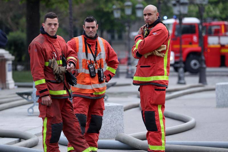 Dos tercios de la techumbre de la catedral de París se han quemado con el incendio del 15 de abril de 2019