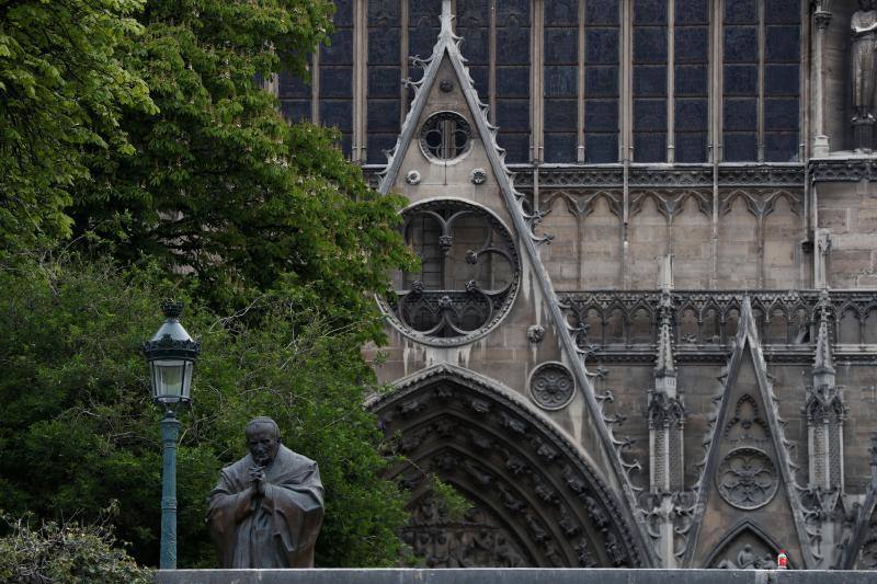 Dos tercios de la techumbre de la catedral de París se han quemado con el incendio del 15 de abril de 2019