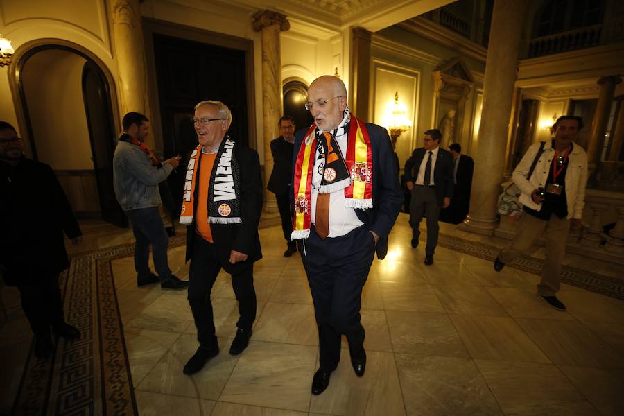 Fotos: El Valencia Basket celebra junto a la afición la victoria de la Eurocup