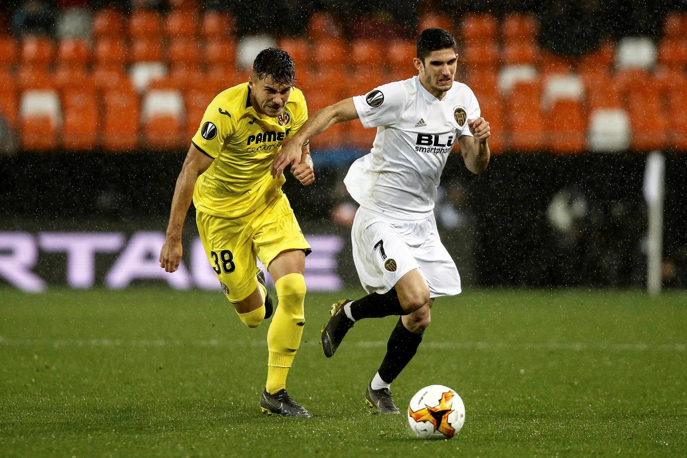 El Valencia CF jugará las semifinales de la Europa League 2018-2019 ante el Arsen de Unai Emery. El equipo de Marcelino superó en la vuelta en Mestalla por 2-0 al Villarreal, en unos cuartos de final encarrilados con el 1-3 de la ida.