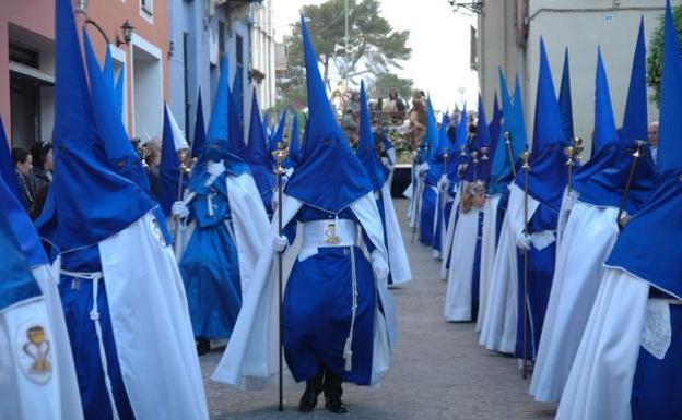 La lluvia obliga a suspender la Procesión General del Santo Entierro de Alzira