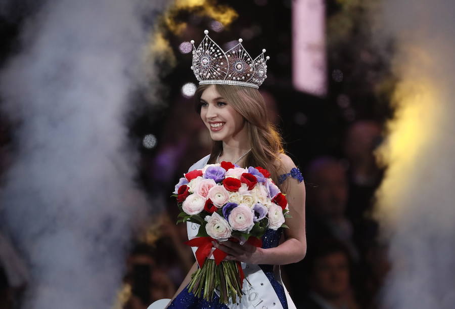 Alina Sanko ha sido elegida Miss Rusia 2019 en la final del concurso en Moscú, celebrado el día 13 de abril. Alina representará a Rusia en las competiciones de Miss Mundo 2019 y Miss Universo 2019. Alina tiene 20 años, estudia arquitectura y es originaria de la ciudad de Azov. La joven ha sido galardonada con una corona de oro blanco adornada con piedras preciosas y un premio de tres millones de rublos (más de 46.000 dólares). 