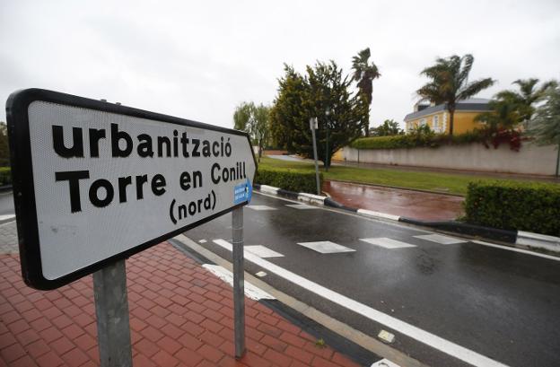 Entrada norte de la urbanización Torre en Conill de Bétera, donde se han producido los robos a jugadores valencianistas. 