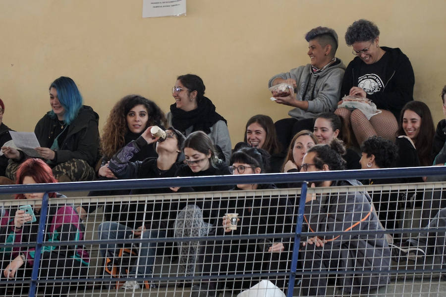 Valencia acoge este fin de semana (sábado y domingo) el mayor torneo de roller derby de España, un deporte femenino de patinaje de contacto. El Polideportivo de la Malvarrosa es el escenario de este espectacular evento. Las Rayo Dockers, el primer equipo de Valencia, se enfrentan a dos rivales internacionales: las Vienna Beasts (Austria) y las Atomium Kittens (Bélgica), para disputarse el ascenso en la clasificación europea. Además, el equipo B de la ciudad, las Rayo B-Lockers, en el que debutarán nuevas jugadoras, competirá contra las Rock 'n' Roller (Murcia) y las asturianas de La Güestia. La asistencia al evento es gratuita.