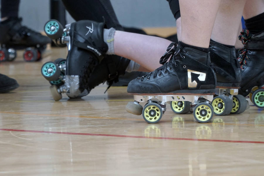 Valencia acoge este fin de semana (sábado y domingo) el mayor torneo de roller derby de España, un deporte femenino de patinaje de contacto. El Polideportivo de la Malvarrosa es el escenario de este espectacular evento. Las Rayo Dockers, el primer equipo de Valencia, se enfrentan a dos rivales internacionales: las Vienna Beasts (Austria) y las Atomium Kittens (Bélgica), para disputarse el ascenso en la clasificación europea. Además, el equipo B de la ciudad, las Rayo B-Lockers, en el que debutarán nuevas jugadoras, competirá contra las Rock 'n' Roller (Murcia) y las asturianas de La Güestia. La asistencia al evento es gratuita.