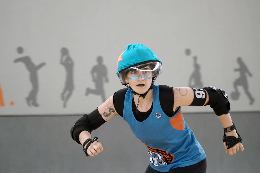 Valencia acoge este fin de semana (sábado y domingo) el mayor torneo de roller derby de España, un deporte femenino de patinaje de contacto. El Polideportivo de la Malvarrosa es el escenario de este espectacular evento. Las Rayo Dockers, el primer equipo de Valencia, se enfrentan a dos rivales internacionales: las Vienna Beasts (Austria) y las Atomium Kittens (Bélgica), para disputarse el ascenso en la clasificación europea. Además, el equipo B de la ciudad, las Rayo B-Lockers, en el que debutarán nuevas jugadoras, competirá contra las Rock 'n' Roller (Murcia) y las asturianas de La Güestia. La asistencia al evento es gratuita.