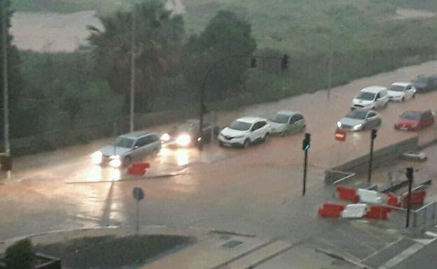 Imagen principal - Imágenes del temporal en Dénia este domingo. 